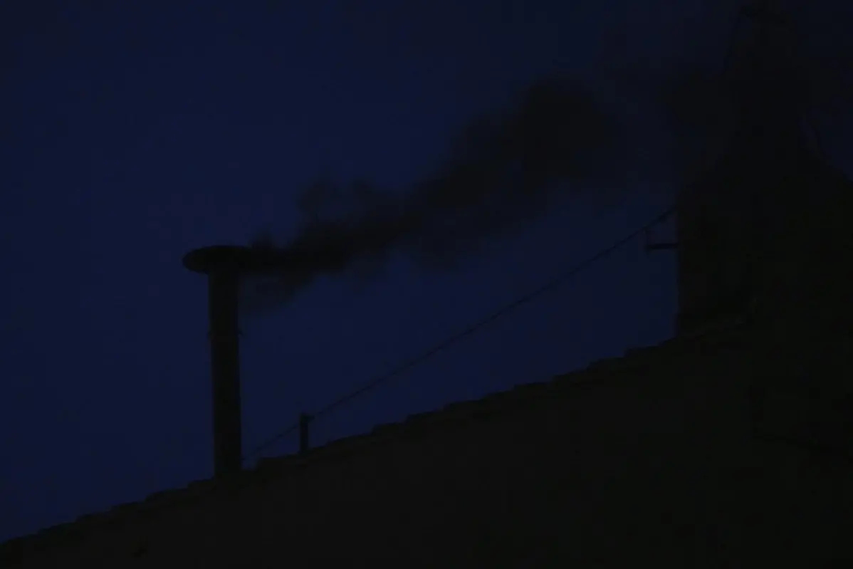 Black smoke billows from the chimney of the Sistine Chapel during the conclave to elect a new pope, at the Vatican, Wednesday, May 7, 2025. (AP Photo/Andrew Medichini) Associated Press/LaPresse , APN