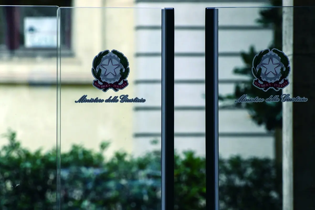 MINISTERO DI GRAZIA E GIUSTIZIA ESTERNO PALAZZO INGRESSO CONTROLLI SICUREZZA , IMAGOECONOMICA