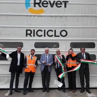Revet (Gruppo Plures) avvia la seconda linea di produzione dell’impianto di riciclo plastiche post-consumo a Pontedera