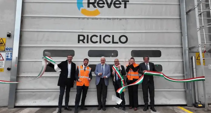 Revet (Gruppo Plures) avvia la seconda linea di produzione dell’impianto di riciclo plastiche post-consumo a Pontedera