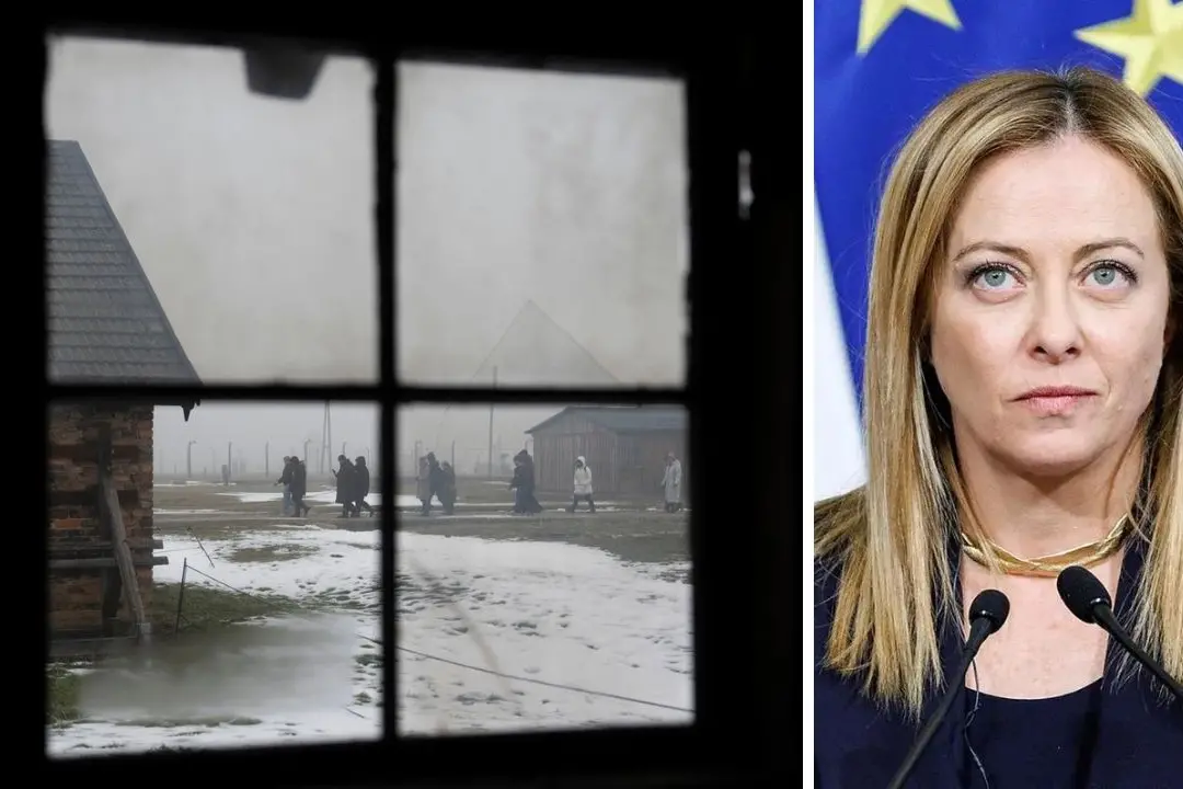 Persone visitano l\\'ex campo di concentramento e sterminio nazista tedesco a Oswiecim; a destra Giorgia Meloni
