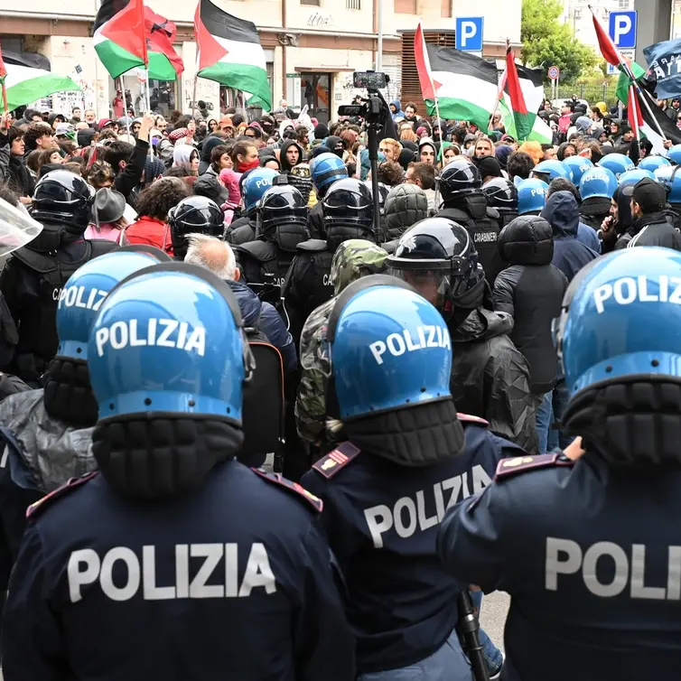 Con la retorica delle città sotto assedio, la destra non si accorge di distruggere l’interesse nazionale