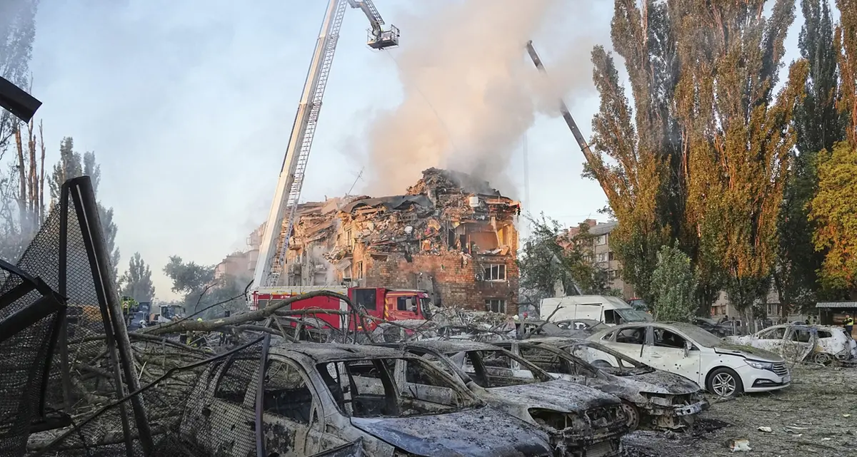 Missili russi colpiscono Kiev: 14 morti e decine di feriti, anche bambini