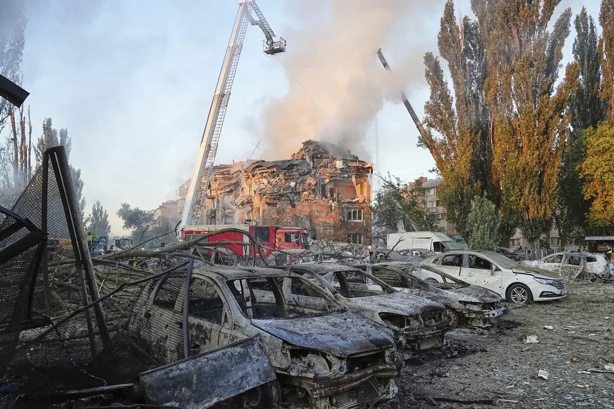 Ucraina, i danni dopo un attacco russo nella notte a Kiev , APN