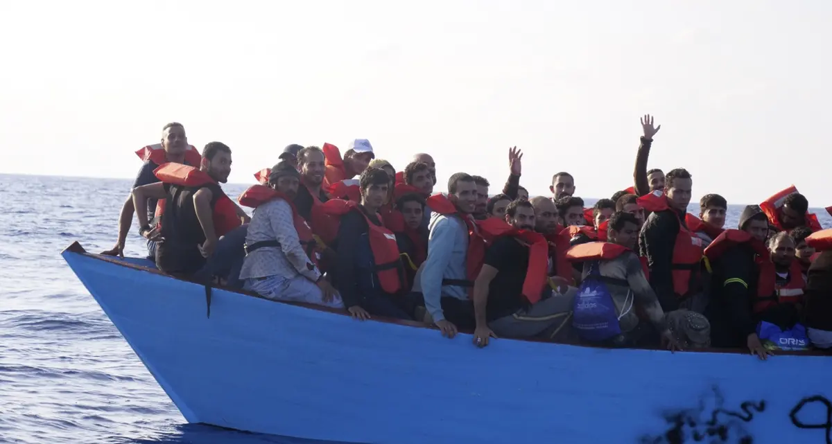 Migranti, crollano gli arrivi ma aumentano morti e respingimenti