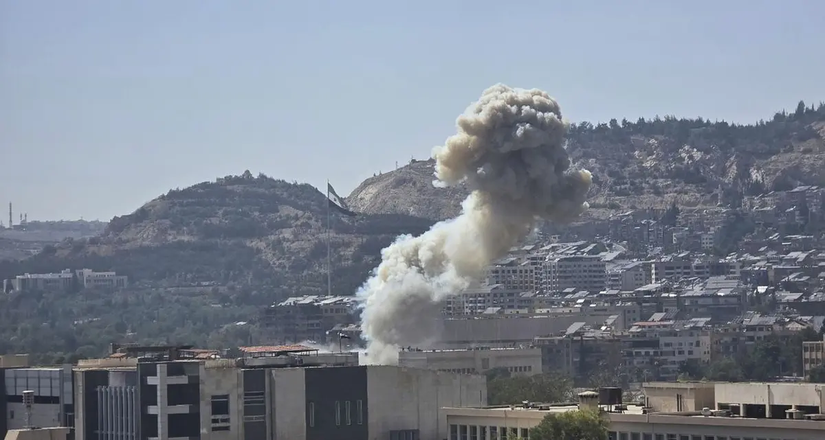 Israele bombarda anche la Siria, colpita a Damasco la residenza del presidente