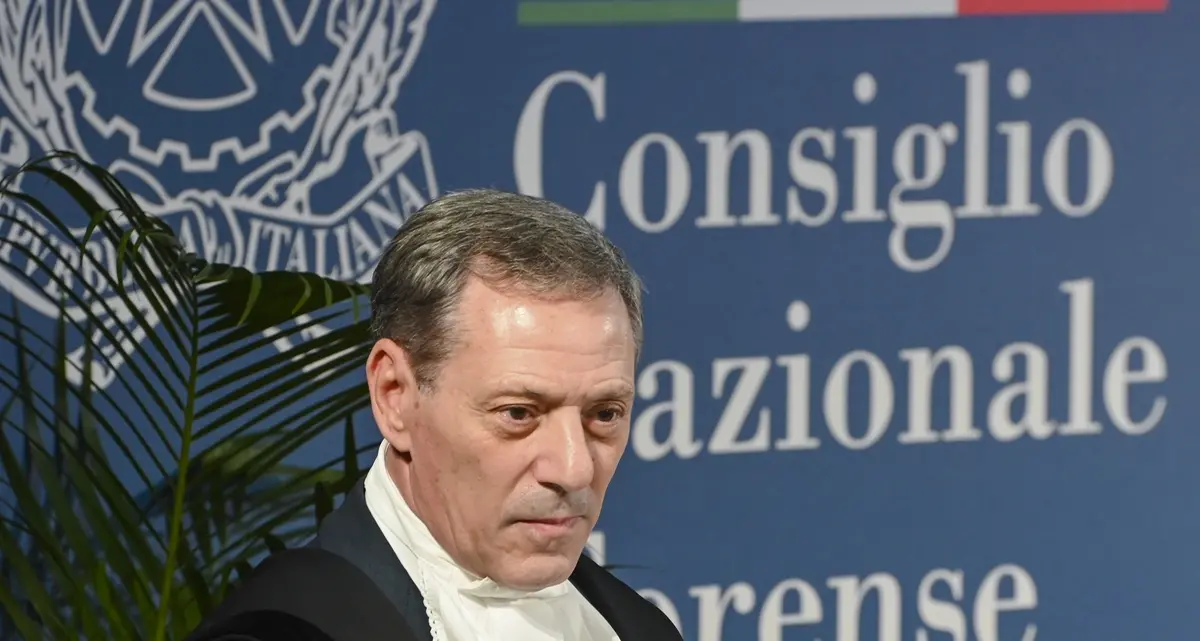 Roma, il presidente del CNF Francesco Greco: «Il carcere non sia tortura di Stato». Un “no” all’IA per la redazione degli atti