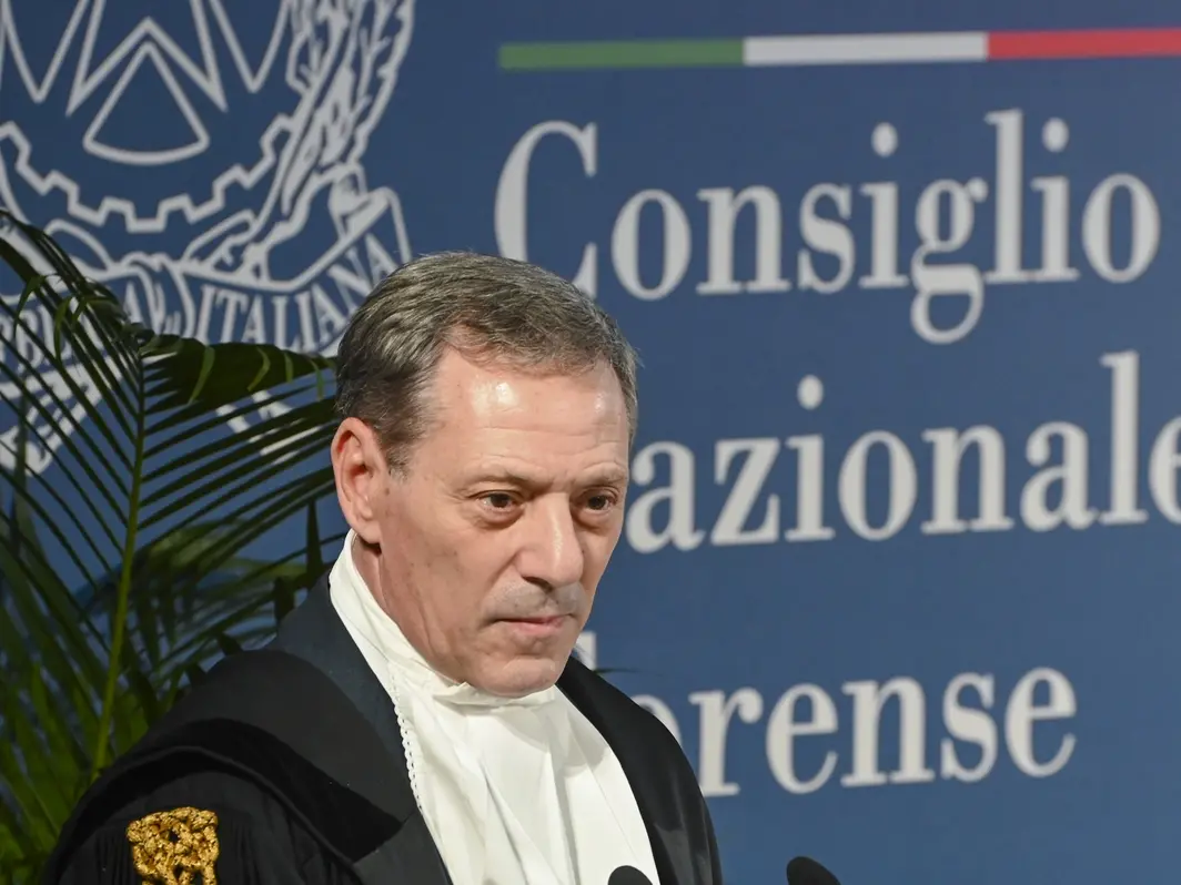 Roma, il presidente del CNF Francesco Greco: «Il carcere non sia tortura di Stato». Un “no” all’IA per la redazione degli atti