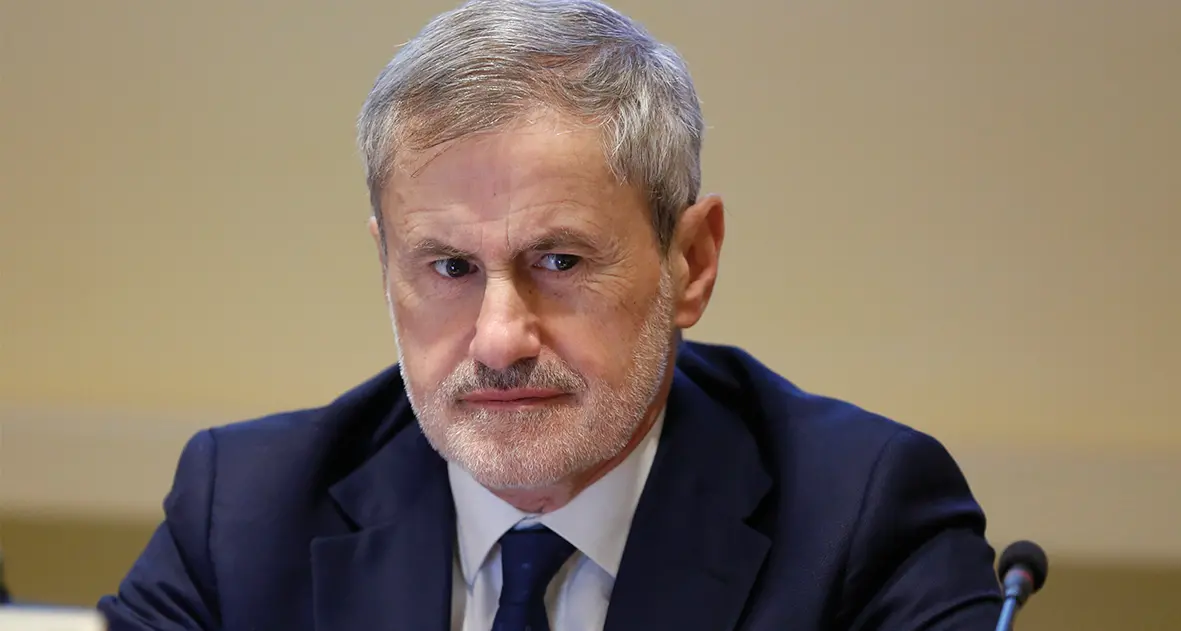 Alemanno parla di celle al collasso e viene “ripreso”