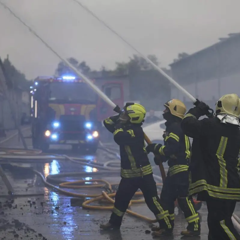 Ucraina, nuove piogge di droni su Kiev nel giorno della Conferenza sulla Ripresa: due morti e 13 feriti