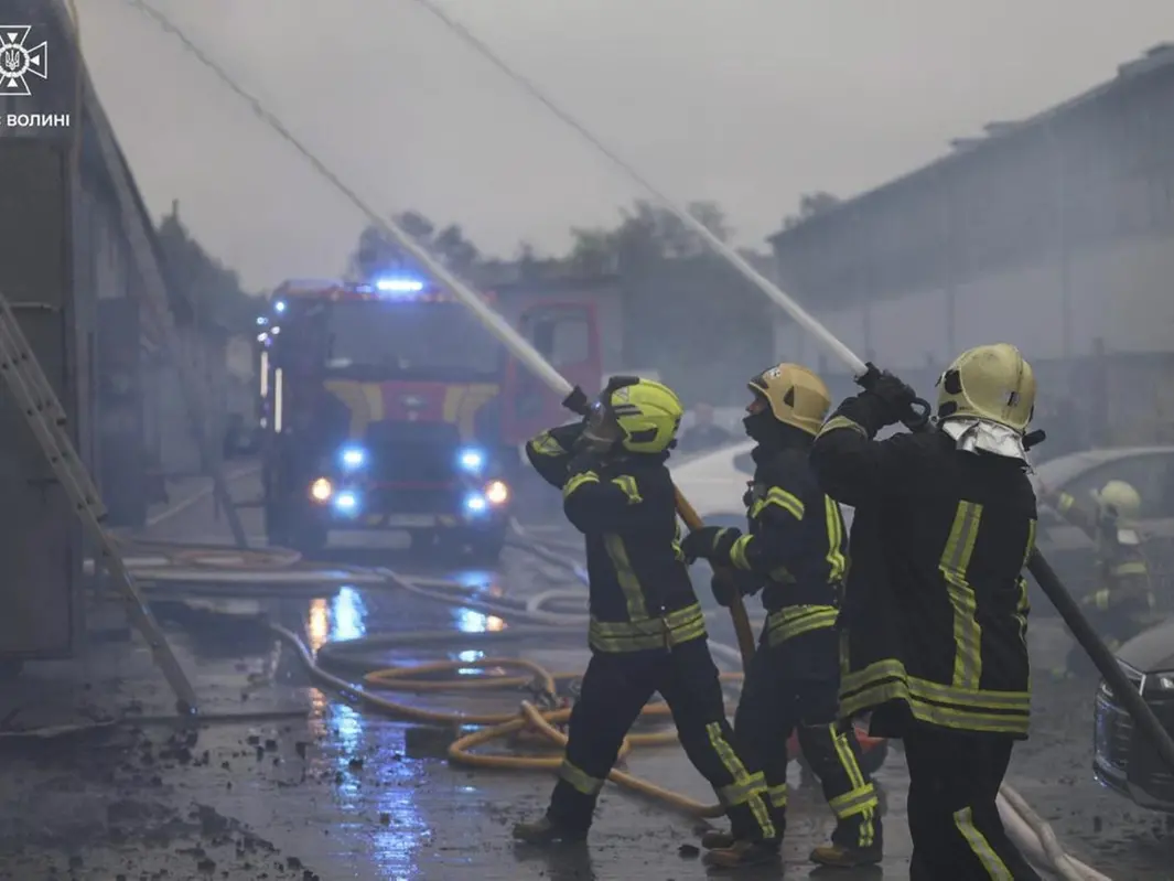 Ucraina, nuove piogge di droni su Kiev nel giorno della Conferenza sulla Ripresa: due morti e 13 feriti