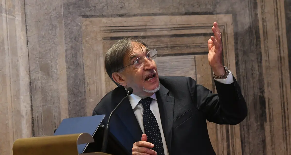 La Russa: «Trump non è un modello, ma va rispettato. Sì a un piano carcere e a una legge sul fine vita»
