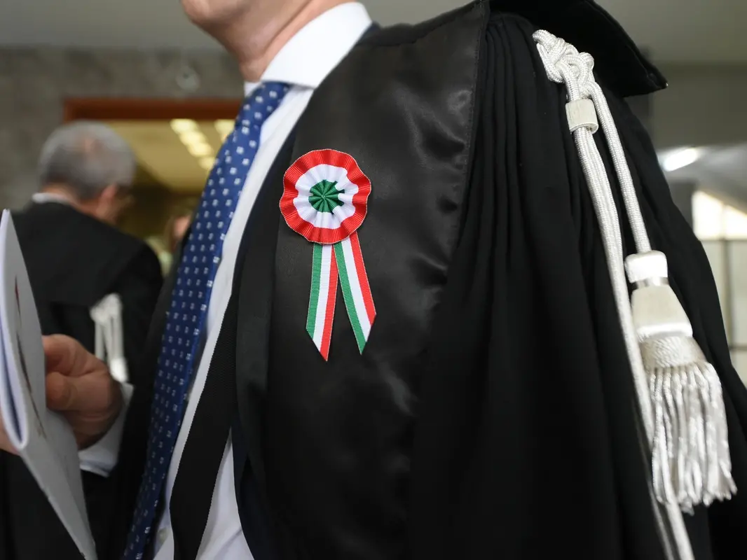 Pm in aula con la coccarda anti-riforma sulla toga: Calderone interroga Nordio