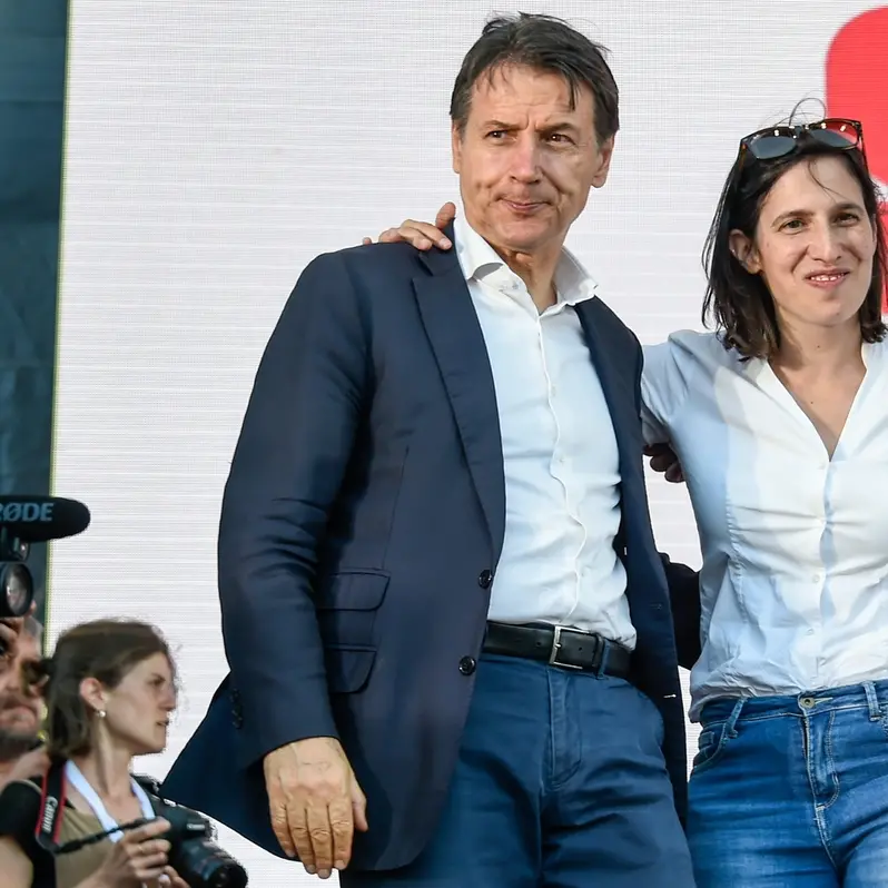 De Luca non molla. Ora Schlein e Conte hanno un problema