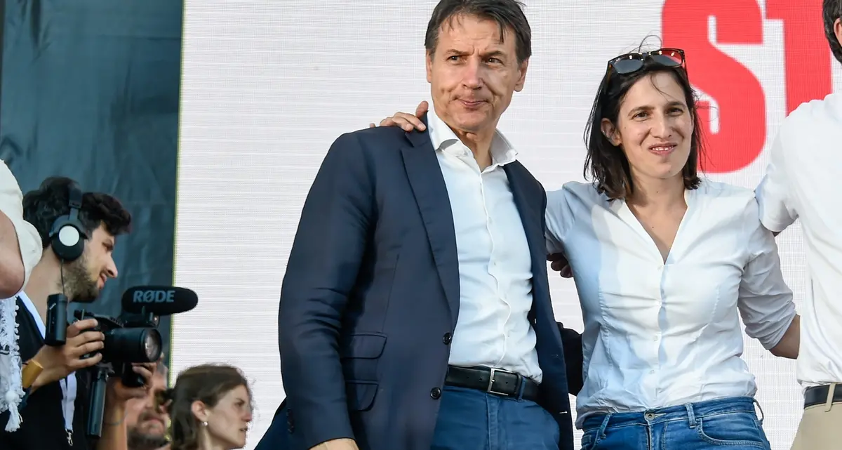 De Luca non molla. Ora Schlein e Conte hanno un problema