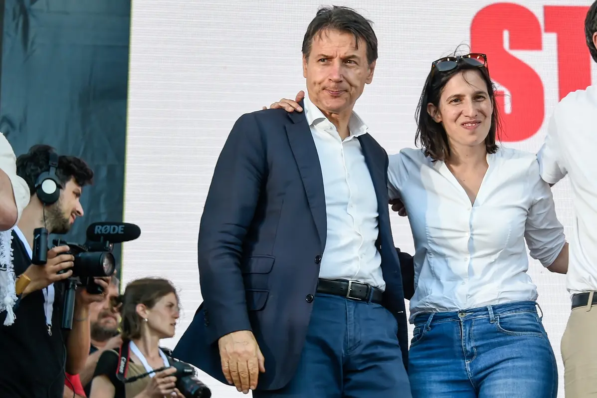 De Luca non molla. Ora Schlein e Conte hanno un problema