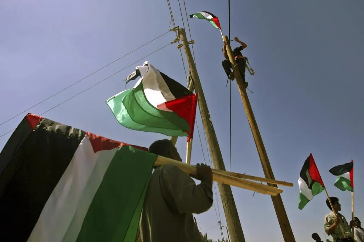 Gaza, tregua fragile e aiuti bloccati: Israele respinge l’ingresso dell’Unrwa e prepara la riapertura del valico di Rafah