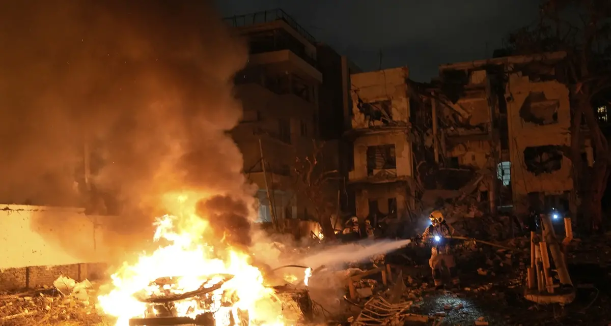 Esplosioni a Teheran, anche vittime civili. Ucciso il generale Ali Shadman: la guerra Israele-Iran accende il Medio Oriente