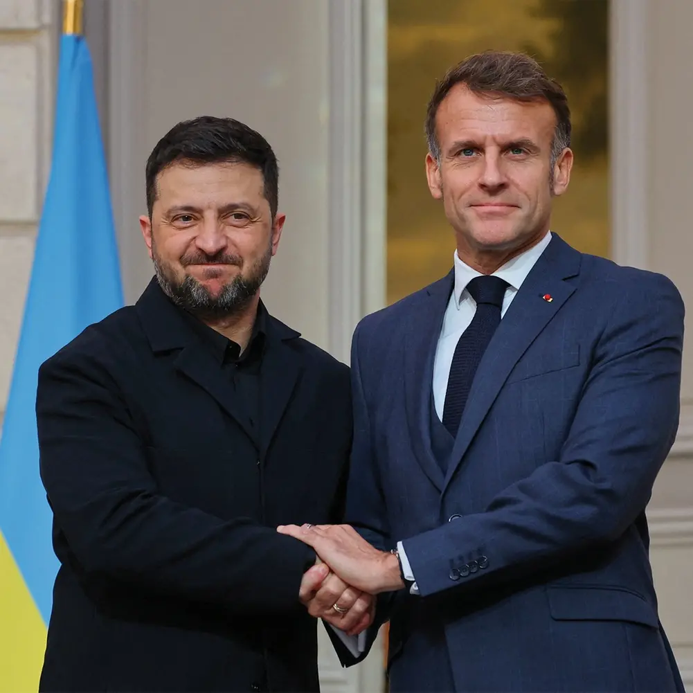 Macron avverte: «La pace sì, ma senza imporre concessioni all’Ucraina»