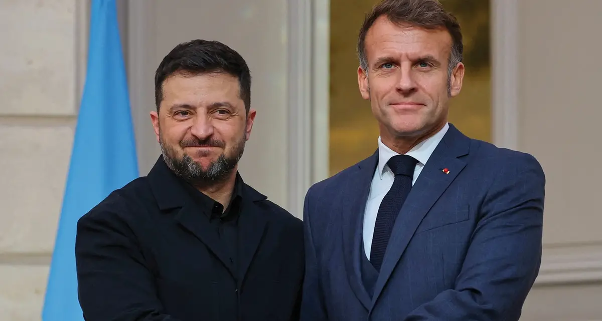 Macron avverte: «La pace sì, ma senza imporre concessioni all’Ucraina»