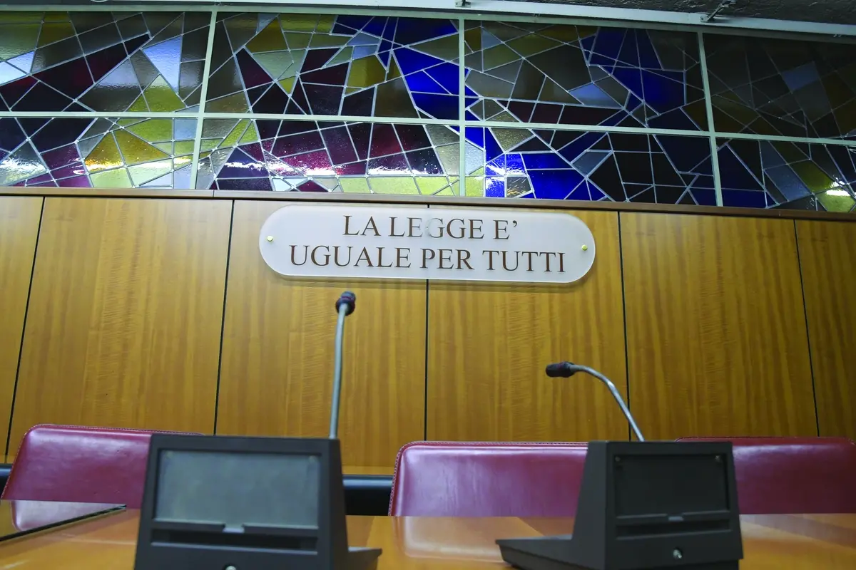 TRIBUNALE ORDINARIO AULA ACCORSIO LA LEGGE E\\' UGUALE PER TUTTI , IMAGOECONOMICA