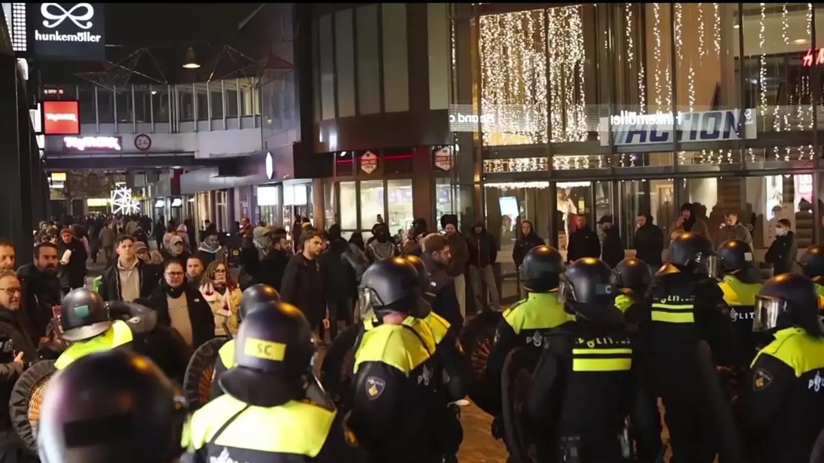 I tifosi del Maccabi aggrediti in Olanda. Israele: «Caccia all’ebreo»