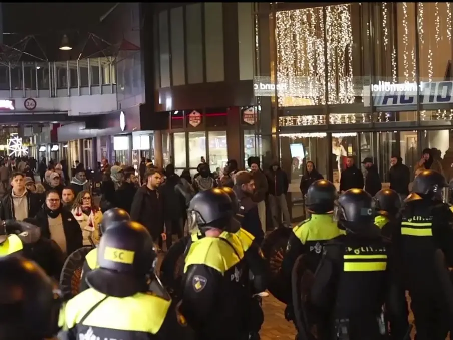 I tifosi del Maccabi aggrediti in Olanda. Israele: «Caccia all’ebreo»