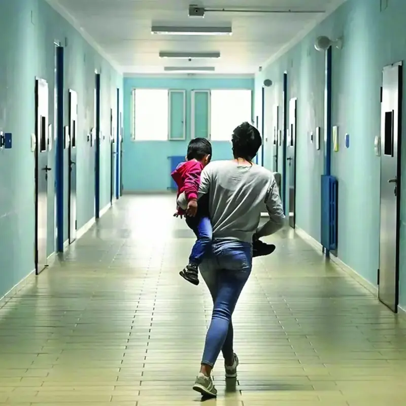 Quelle donne incinte rinchiuse in cella con il decreto sicurezza