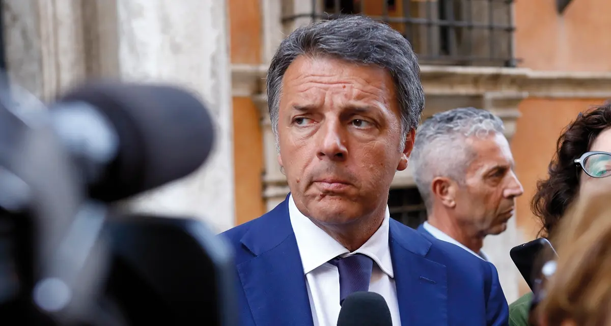 Renzi piazza la sua tenda al centro del campo largo. Finirà per rientrare nel Pd? Lite democrat-Azione in vista delle Regionali