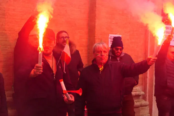 Un momento della manifestazione indetta dalle associazioni del Noleggio con conducente a Roma. , Agenzia Nova