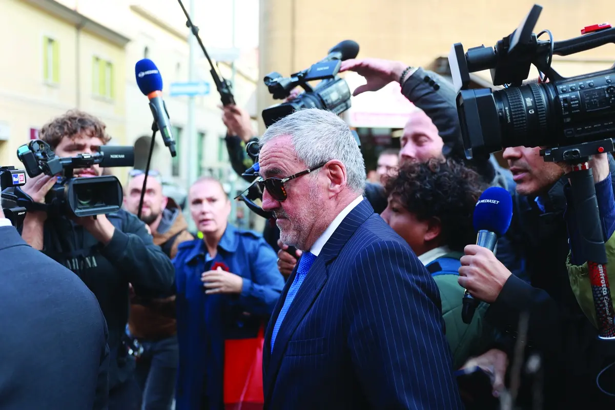 L\\'ex procuratore aggiunto di Pavia Mario Venditti indagato sul Caso Garlasco arriva al Palazzo di Giustizia di Brescia, Italia - Cronaca - 14 Ottobre 2025 (Foto Nelson Hasanpapaj /LaPresse) Former deputy prosecutor of Pavia Mario Venditti, investigated in the Garlasco case, arrives at the Palace of Justice in Brescia, Italy - News - October 14, 2025 (Photo Nelson Hasanpapaj /LaPresse) , LAPRESSE