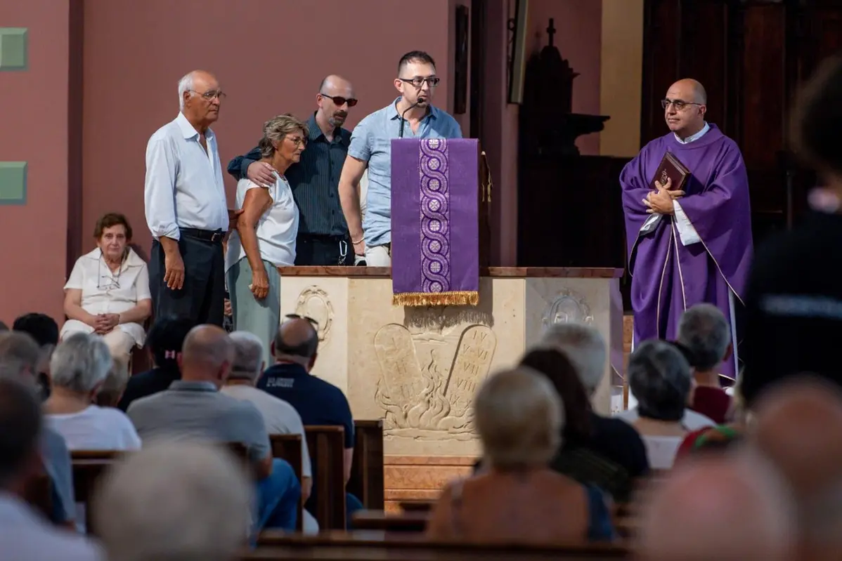 Il figlio Filippo Di Terlizzi al Funerale di Cecilia De Astis, vittima dell\\u2019omicidio stradale di via saponaro - Milano, 14 Agosto 2025 (Foto Claudio Furlan/Lapresse) Funeral of Cecilia De Astis, victim of the road accident in Via Saponaro - Milan, 14 August 2025 (Photo Claudio Furlan/Lapresse) , LAPRESSE