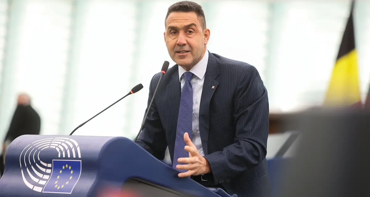 Riecco Vannacci: «Vergogna sul voto a Ilaria Salis»