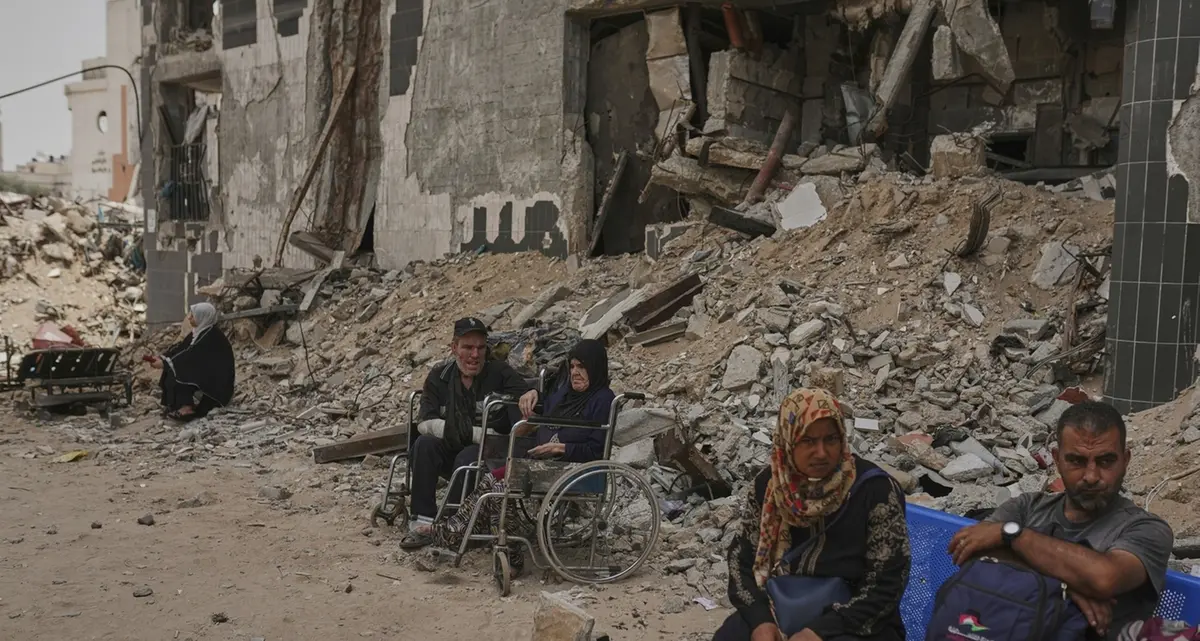 Gaza, nuova strage tra i civili. 24 morti, anche donne e bambini. La Germania: «Israele eviti la carestia»
