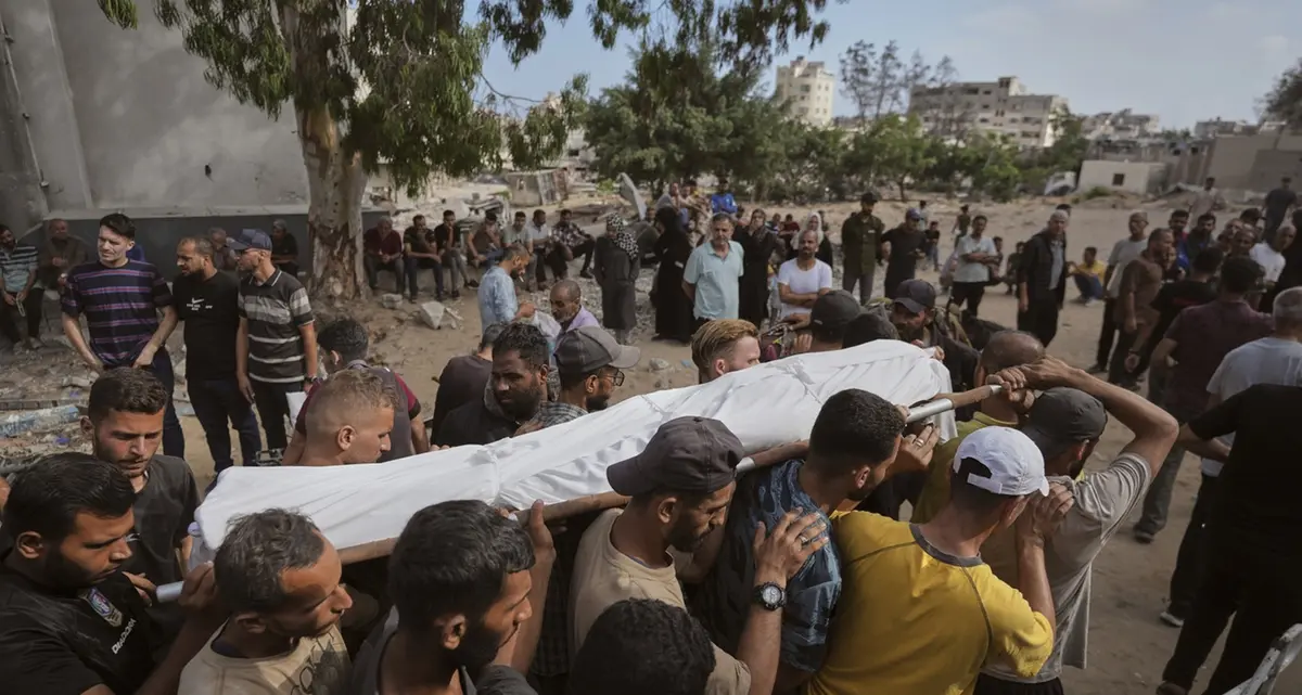 Gaza sotto attacco: 14 morti nei raid israeliani. Israele colpisce anche gli Houthi in Yemen