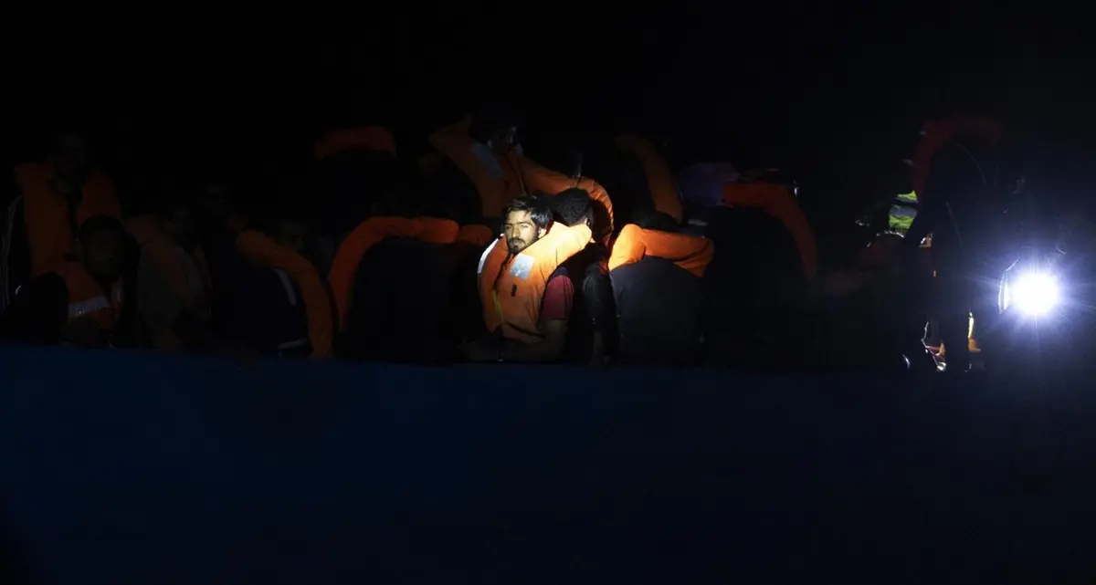 Migranti alla deriva da 4 giorni, un morto a bordo: l’allarme di Mediterranea Saving Humans