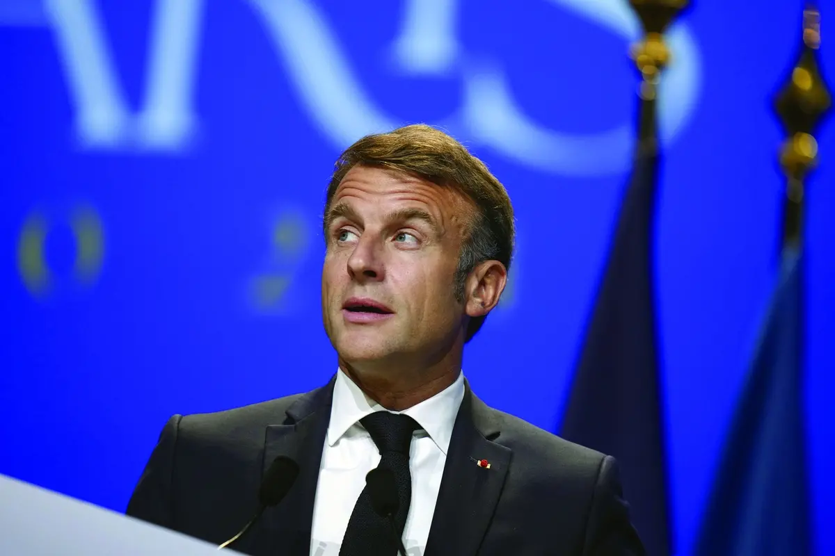 President Emmanuel Macron delivers a speech during the International Meeting for Peace in Paris, Sunday, Sept. 22, 2024. (AP Photo/Thibault Camus, Pool) , Associated Press/LaPresse