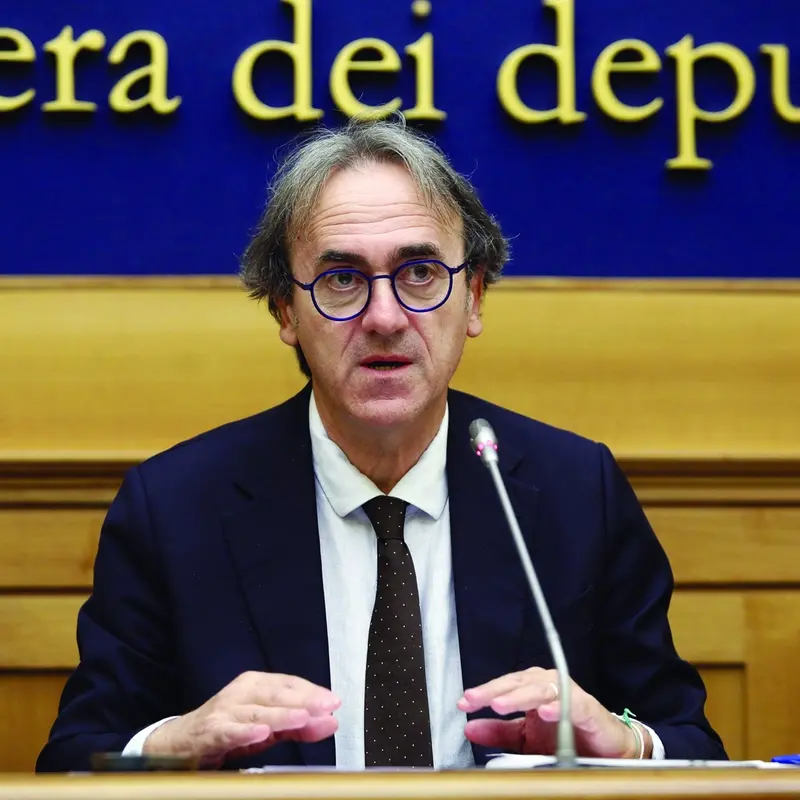 Via libera del Pd a Fico ma Avs alza la voce. E in Campania Calenda flirta con la destra