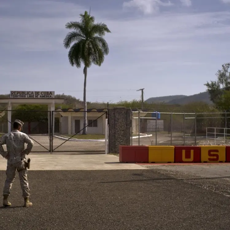 Trump rilancia l’uso di Guantanamo: «Pronti a deportare migliaia di migranti, anche europei»