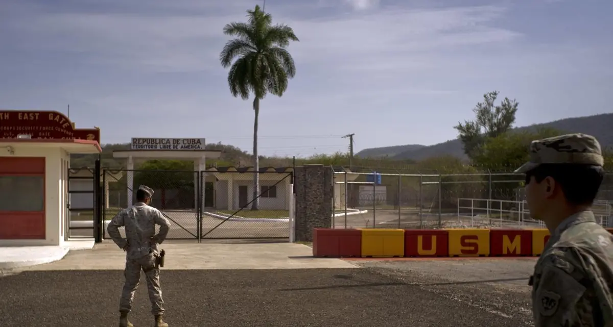 Trump rilancia l’uso di Guantanamo: «Pronti a deportare migliaia di migranti, anche europei»