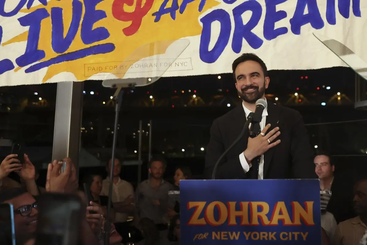 Democratic mayoral candidate Zohran Mamdani takes the stage at his primary election party, Wednesday, June 25, 2025, in New York. (AP Photo/Heather Khalifa) Associated Press/LaPresse , APN