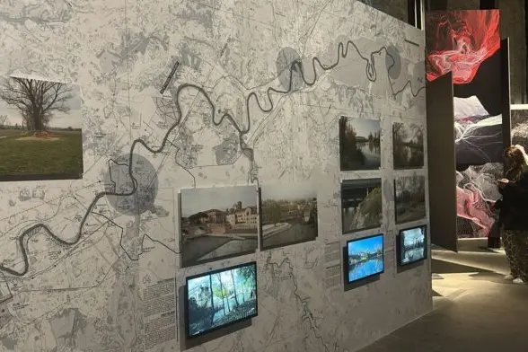 Il focus sul ruolo centrale del fiume Tevere come motore di rigenerazione ecologica e sociale, presentato dal \"Laboratorio Roma050-Il Futuro di una metropoli mondo\" alla 19ma Mostra Internazionale di architettura della Biennale di Venezia intitolata ?Intelligens. Naturale. Artificiale. Collettiva.? a cura di Carlo Ratti, aperta al pubblico dal 10 maggio al 23 novembre 2025. , Agenzia Nova