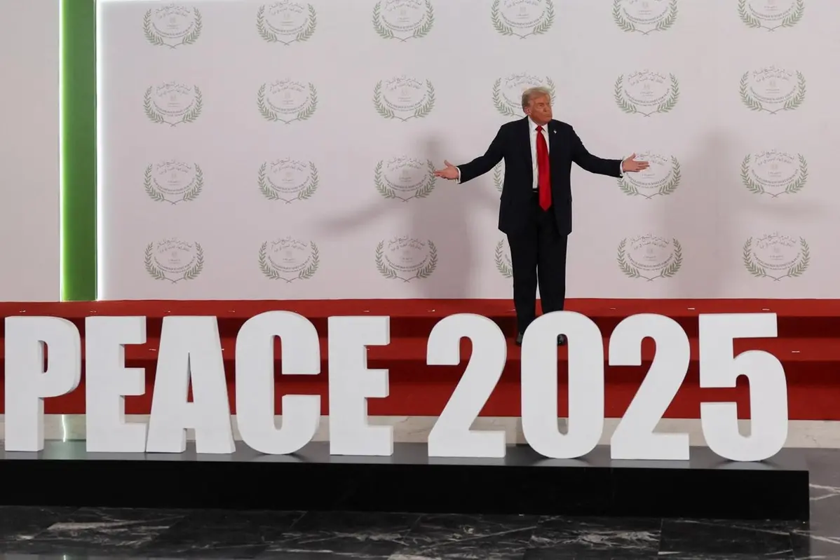 A Sharm il sì alla pace, Trump: «Un giorno incredibile»
