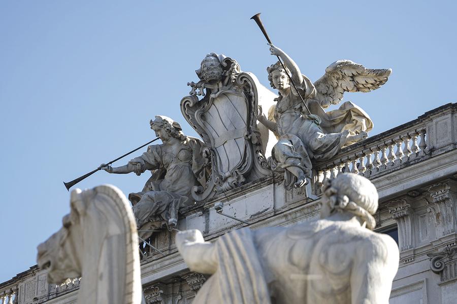 Ustavno sodišče: "Nameravana" mati ima pravico do očetovskega dopusta