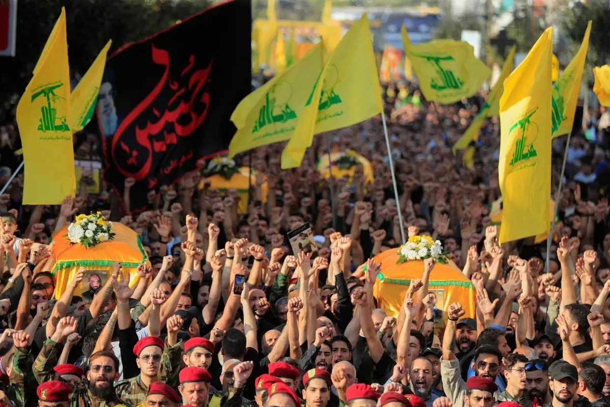 I combattenti di Hezbollah in corteo funebre nella a Nabatieh in Libano , APN