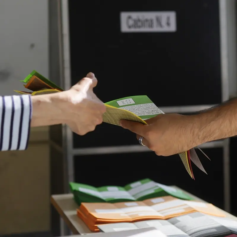 Urne aperte per il referendum, alle 19 affluenza del 15-16%
