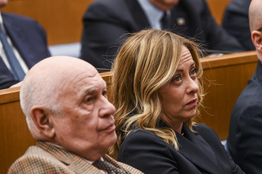 Primer Almasri: Meloni oproščena, Nordio in Piantedosi na zatožno klop, kar je premierka označila za absurdno