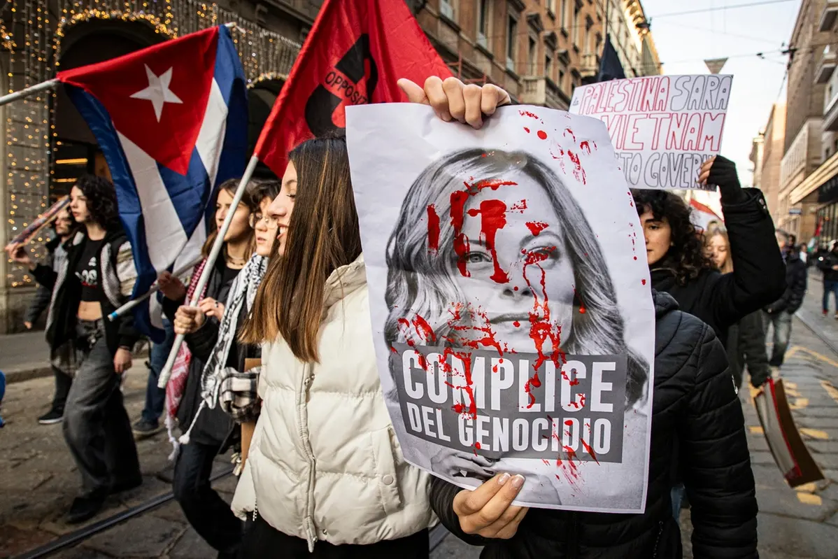 Corteo No Meloni DayMilano - Italia - CronacaVenerd&#xec;, 15 novembre, 2024 (Foto di Marco Ottico/Lapresse)Manifestation No Meloni DayMilan, Italy - NewsFriday, 15 November, 2024 (Photo by Marco Ottico/Lapresse)