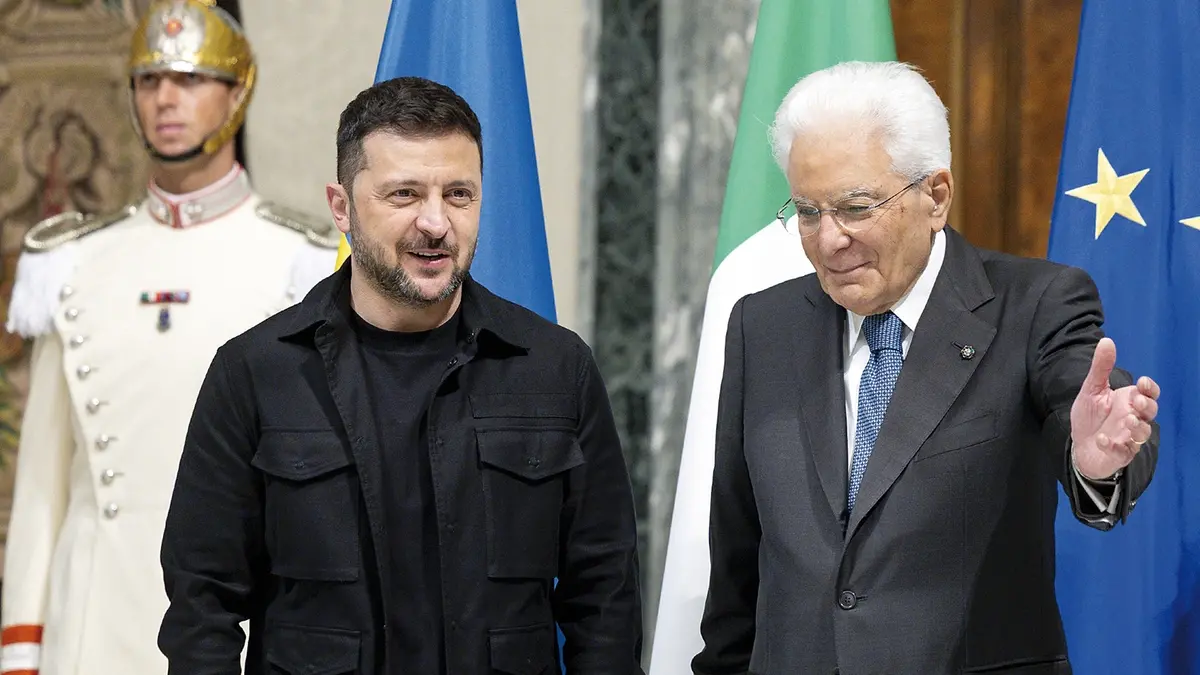 «L’Italia è con Kiev». Mattarella accoglie Zelensky al Quirinale