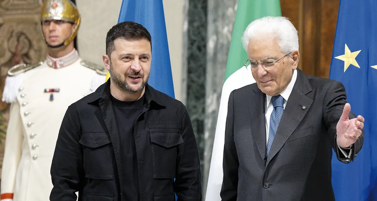 «L’Italia è con Kiev». Mattarella accoglie Zelensky al Quirinale